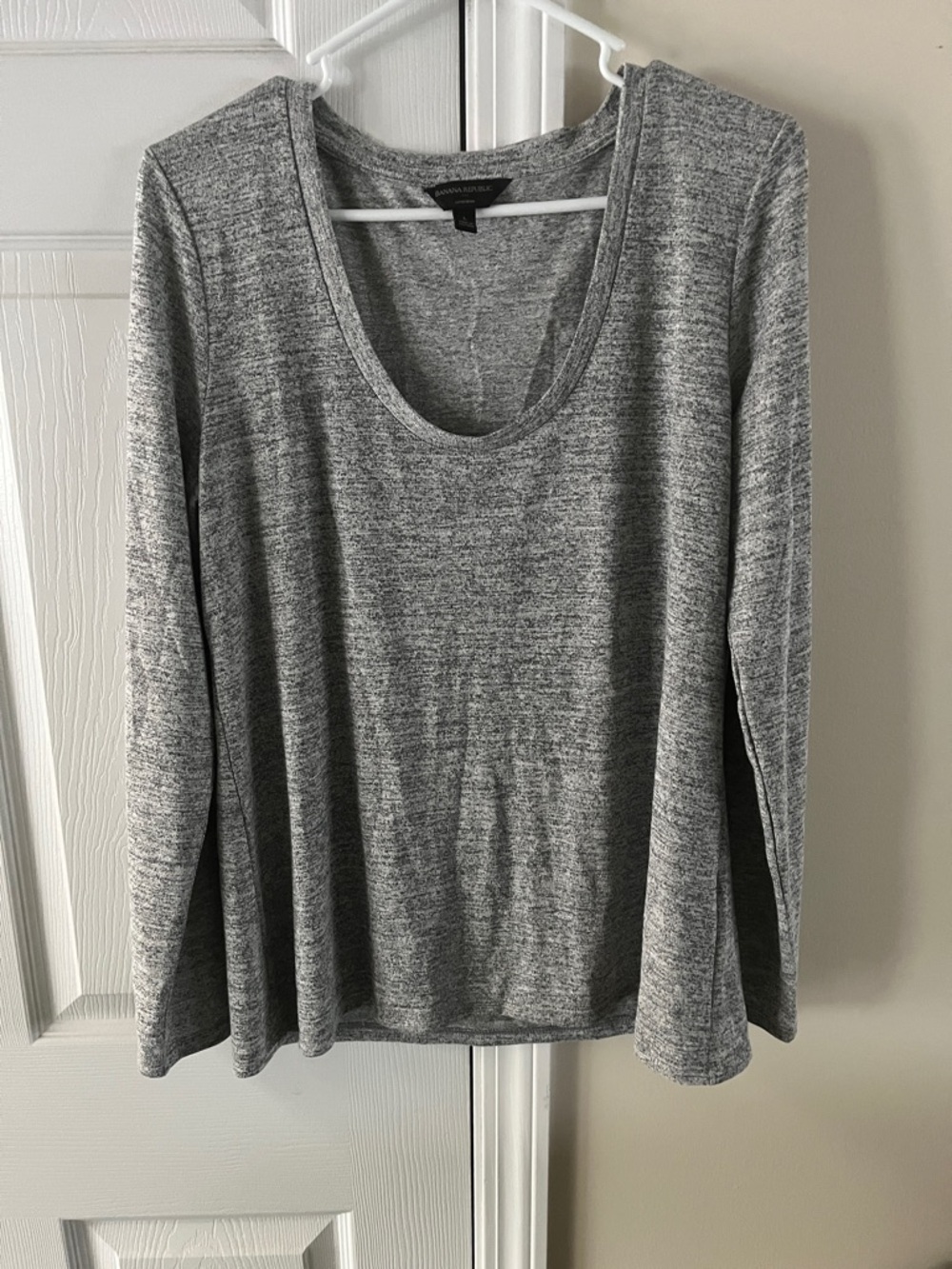 Banana Republic Heather Gray Scoop Neck Long Sleeve Top